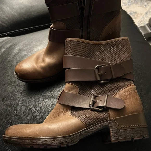 Sofft 9.5 brown leather booties - Picture 1 of 4